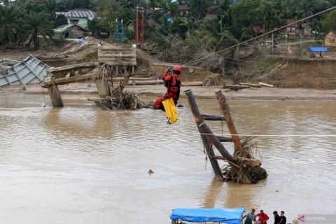 Pembangunan jembatan gantung antar kecamatan di Aceh Tamiang