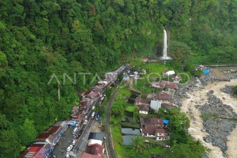 Antrean panjang jalur buka-tutup Lembah Anai
