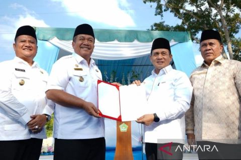 Wamenag terima sertifikat hibah tanah dari Pemkab Asahan Sumut