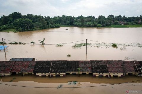 Banjir terjang Kabupaten Tangerang, Perumahan Taman Cikande terendam hingga atap rumah