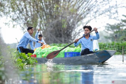 Distribusi MBG gunakan perahu untuk daerah terdampak banjir di Lamongan