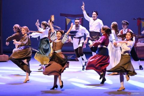 Perpaduan tarian klasik dan modern ditampilkan pada teater musikal Cinderella