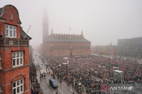 Ribuan orang di Copenhagen  turun ke jalan tolak rencana Trump duduki Greenland