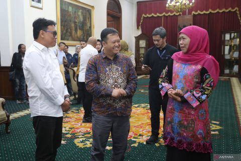 ANTARA silaturahim dengan Gubernur Jawa Timur