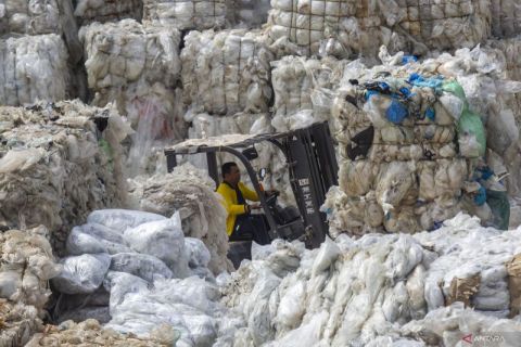 Industri daur ulang plastik di Batam