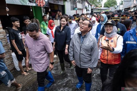 Gubernur DKI Pramono Anung tinjau banjir di Rawa Buaya