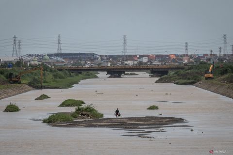 Sedimentasi sungai besar di Semarang sentuh level mengkhawatirkan