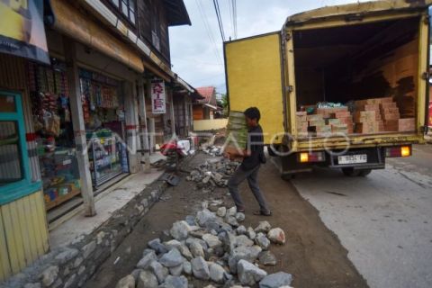 Pedagang mulai berjualan di Maninjau pascabencana