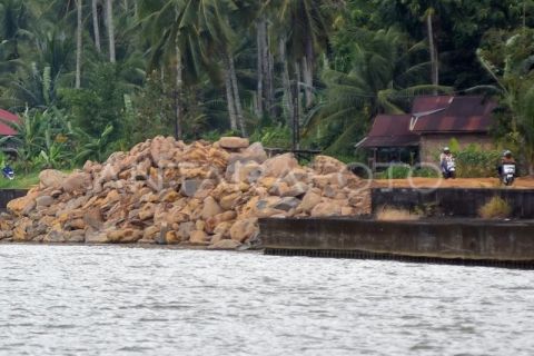 Penanganan jalan amblas pascabencana di Padang Pariaman