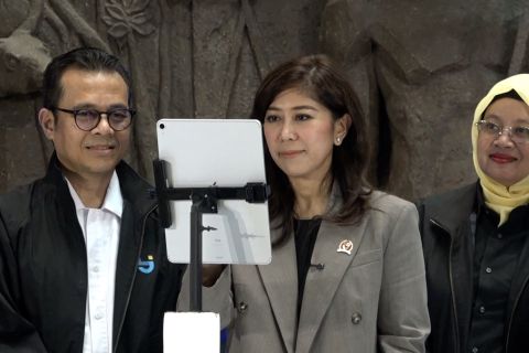 Komdigi wajibkan pelanggan baru kartu SIM registrasi dengan biometrik