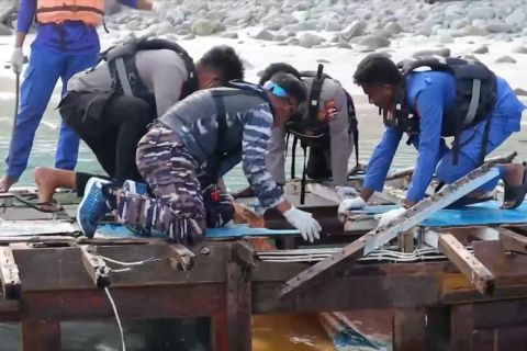 Pencarian WNA Spanyol korban kapal tenggelam diperpanjang dua hari