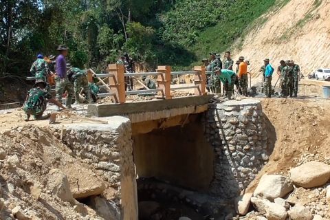 Satgas Gulbencal berjibaku buka akses desa terisolir di Tukka