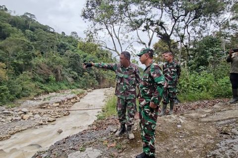 Genjot perbaikan jembatan Burni Bius, libatkan 30 prajurit TNI