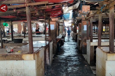 Harga dasar naik, pedagang daging sapi Pasar Kranggot mogok jualan