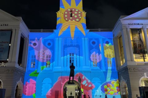 Instalasi dan cahaya warnai Festival &ldquo;Light to Night&rdquo; Singapura