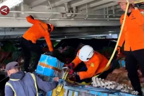 Kapal miring saat bersandar di Balikpapan, tiga orang tewas terjepit