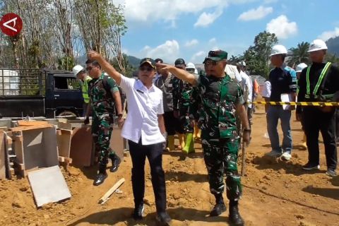 Kasum TNI pantau progres pembangunan 245 huntara di Tapanuli Selatan