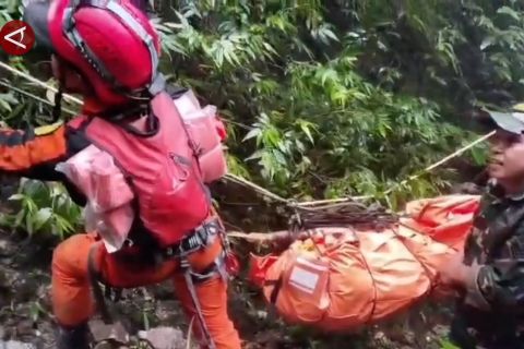 Korban ATR 42-500 kembali ditemukan di kedalaman 500 meter Bulusaraung