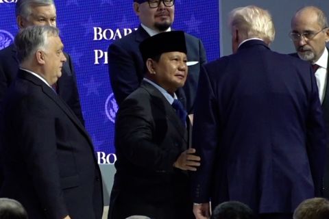 Momen akrab Presiden Prabowo dan Trump di Davos