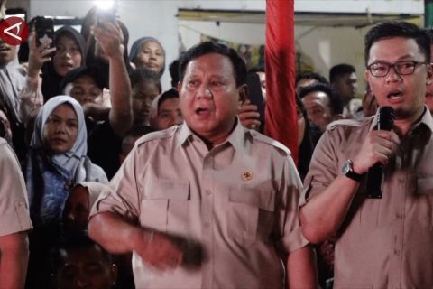 Momen haru Prabowo nyanyi Tanah Airku bersama pengungsi di Tapsel