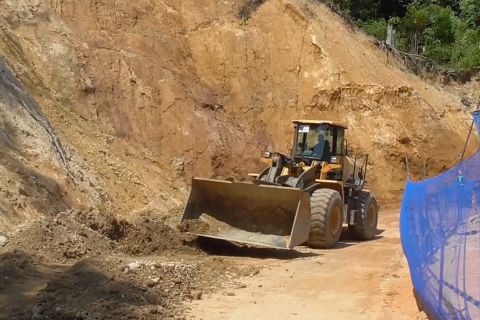 Pemulihan Jalan Lintas Sumatera di Simaninggir capai tahap pemadatan