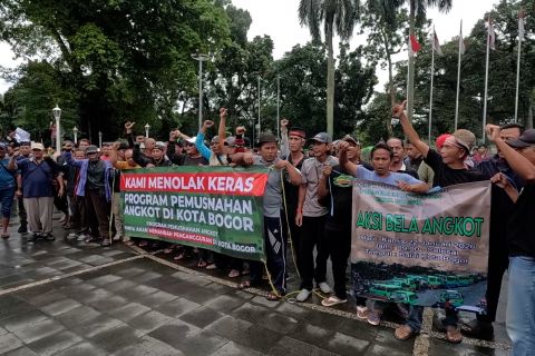 Ratusan sopir angkot demo, Pemkot Bogor tawarkan penataan bertahap