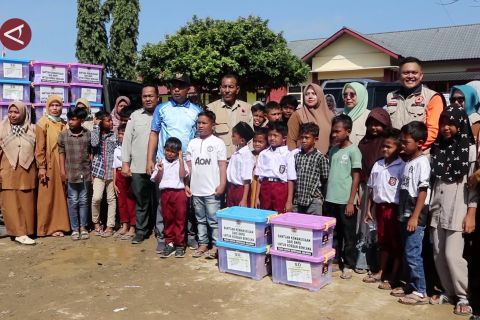 1.000 paket perlengkapan sekolah untuk siswa di Pidie Jaya