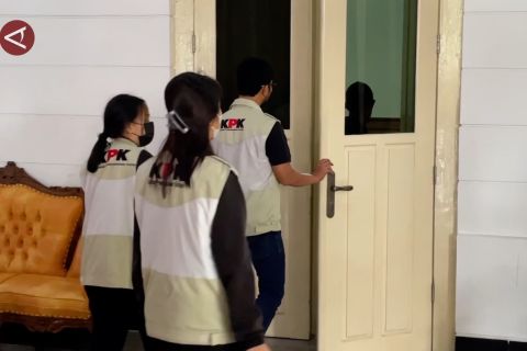 KPK geledah kantor dan rumah dinas Bupati Pati