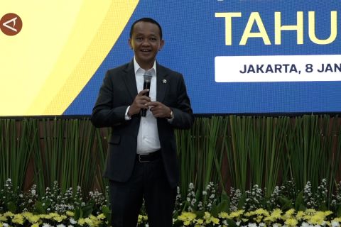 Tekan koreksi investasi, Bahlil minta PLN percepat bangun pembangkit