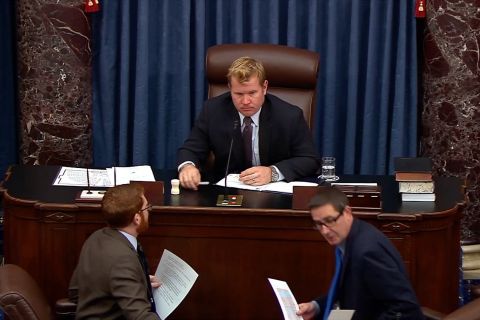 Senat AS batasi kewenangan Trump soal aksi militer ke Venezuela