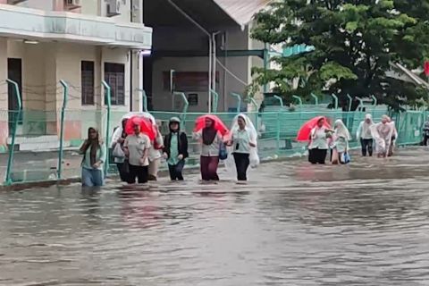 Banjir rob terjang kawasan industri di Tanjung Emas Semarang