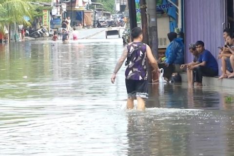 Hujan deras rendam puluhan titik di Tangerang, Pemkot siagakan posko