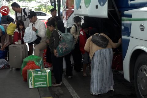 Puncak arus balik,&nbsp;Terminal Pulogebang dipadati penumpang