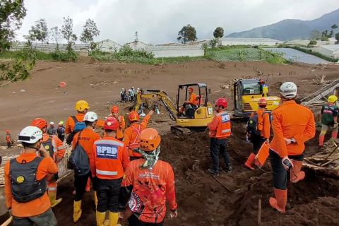 Operasi hari kedua, 200 Personel SAR gabungan sisir longsor Cisarua