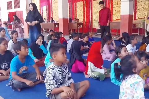 Tenda peleton jadi opsi gedung sekolah darurat di area banjir Sumatera