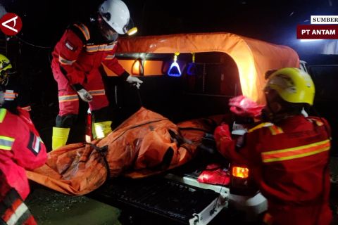 Tim gabungan evakuasi tiga penambang tewas di Pongkor, Bogor