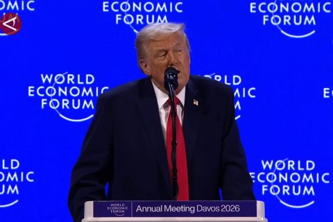 Trump kembali bersikeras akuisisi Greenland di Davos