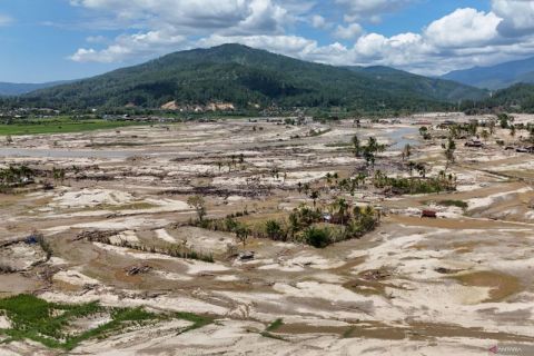 Percepatan revitalisasi lahan persawahan yang rusak akibat bencana alam