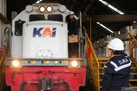 Ramp check sarana perkeretaapian di Surabaya
