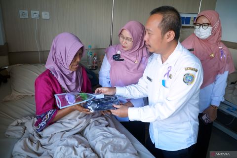 Aksi simpatik peringati Hari Kanker se-Dunia di Tulungagung