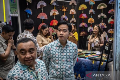 Gibran lauds Bali's quick action on beach waste