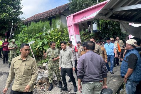 Wapres Gibran tinjau bencana tanah bergerak