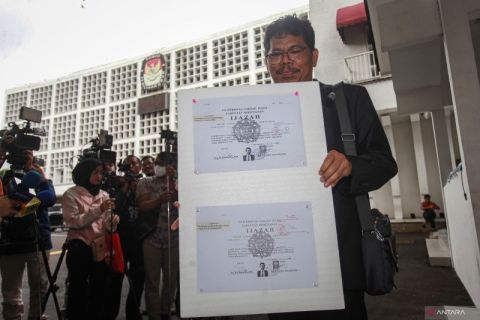 Bonatua Silalahi terima salinan ijazah Joko Widodo dari KPU