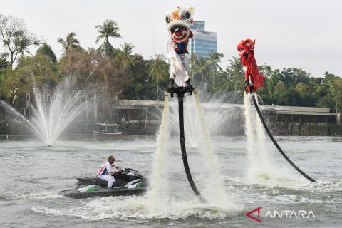 Spektakuler! atraksi Aerial Lion Dance di Senayan Park bikin heboh perayaan Imlek 2577 Kongzili