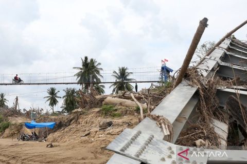 Jembatan gantung Lubuk Sidup penghubung 15 desa di Aceh Tamiang