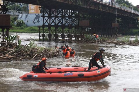 Perawatan jembatan cagar budaya berusia 156 tahun di Kediri
