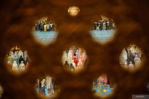 Shalat Tarawih perdana di penjuru tanah air