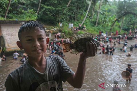Tradisi tangkap ikan di Banten jadi ajang silaturahim jelang Ramadhan