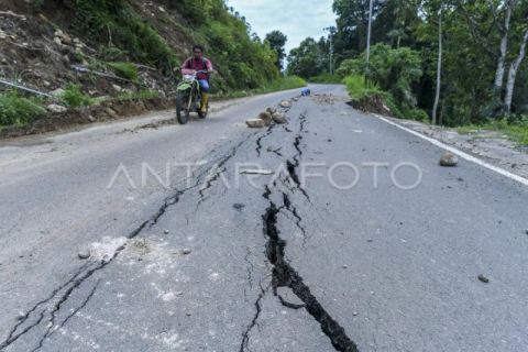 Akses jalan ke Palembayan terban
