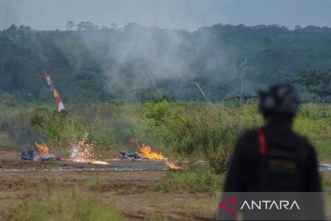 Gegana Polda Jateng susnahkan bahan peledak petasan di Batang